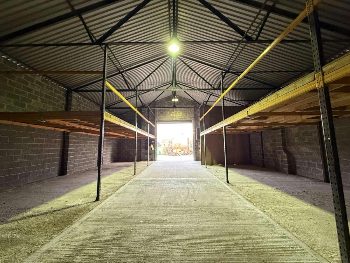 Industrial Unit in Waterlooville - photo 3