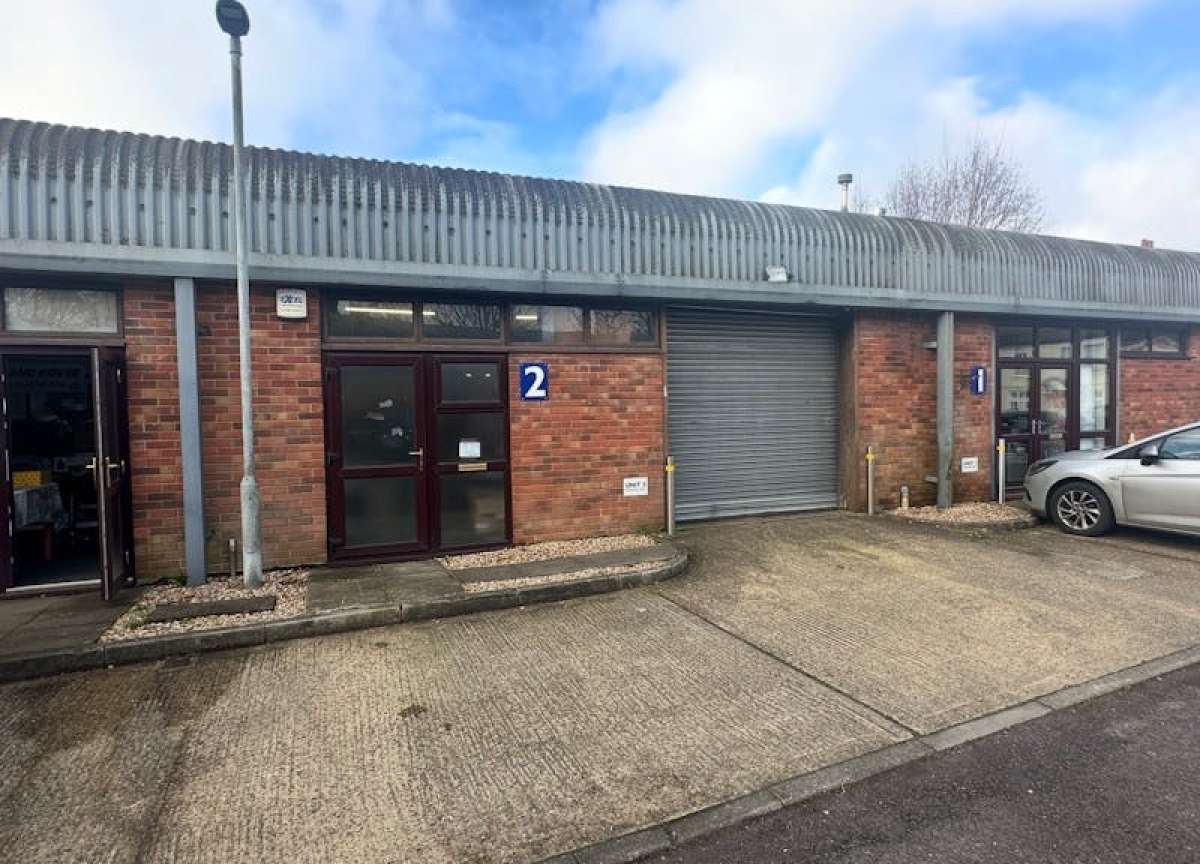 Industrial in Bentley, Farnham