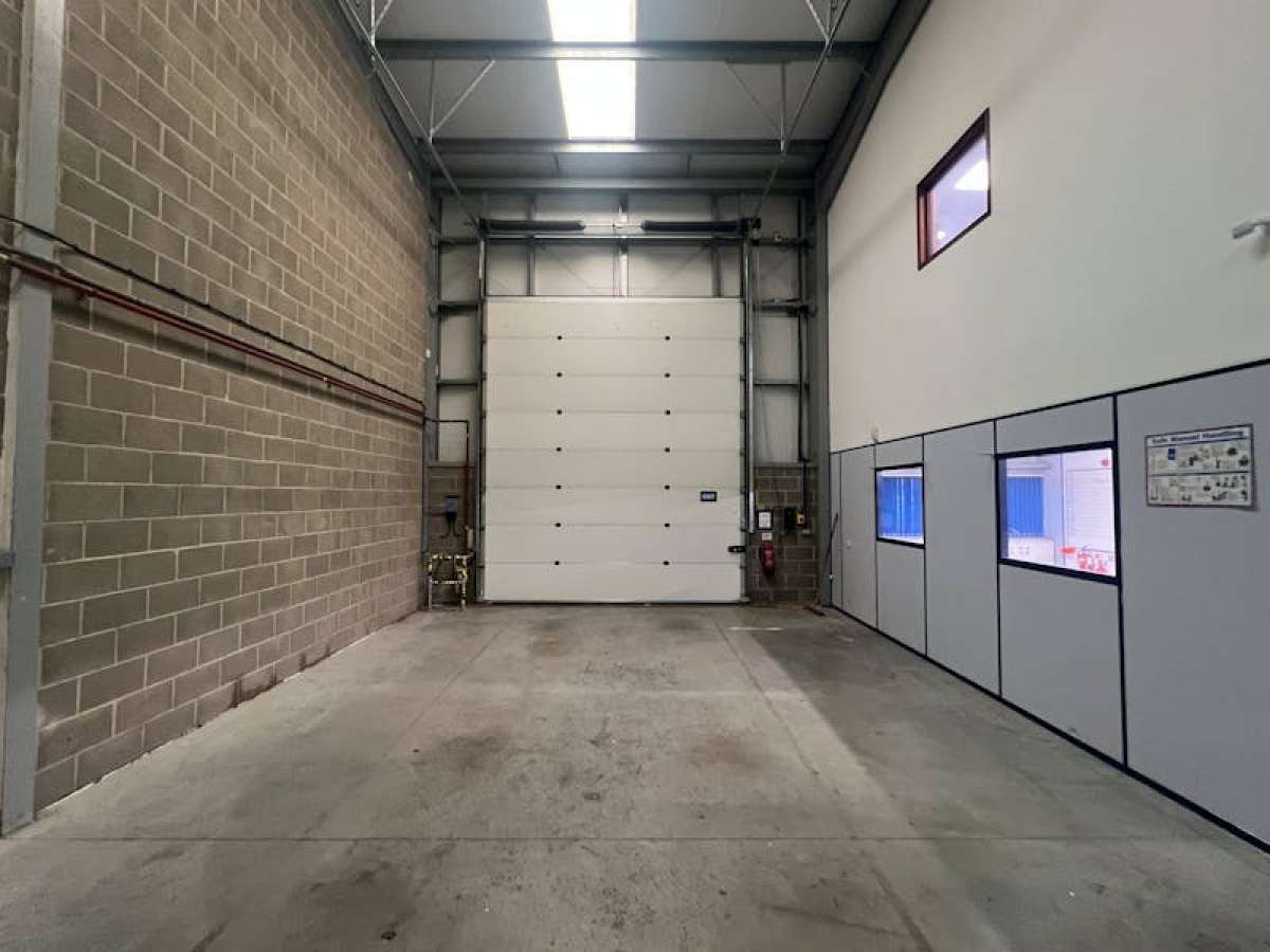 Industrial Unit in Portsmouth - photo 3