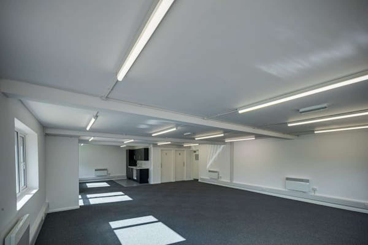 Industrial Unit in Smethwick - photo 3