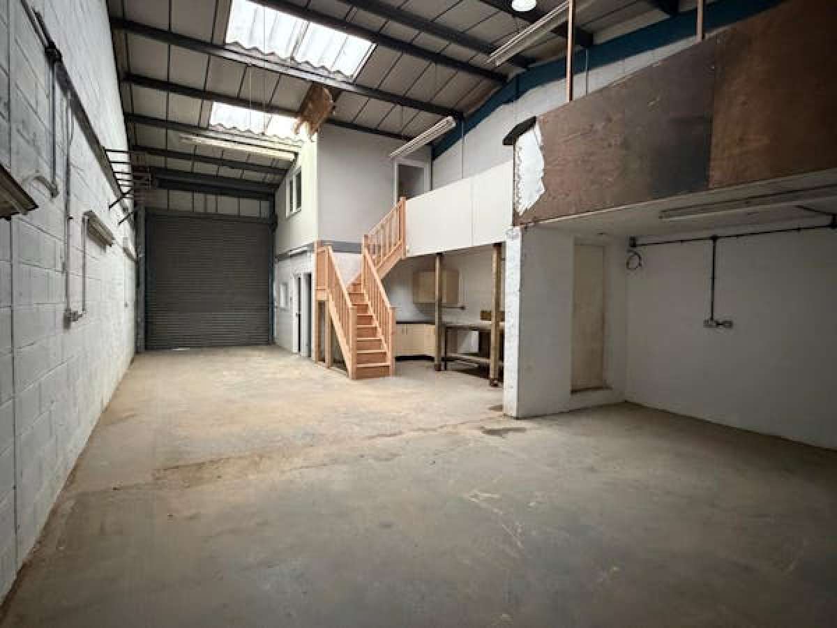 Industrial Unit in Bedford - photo 3