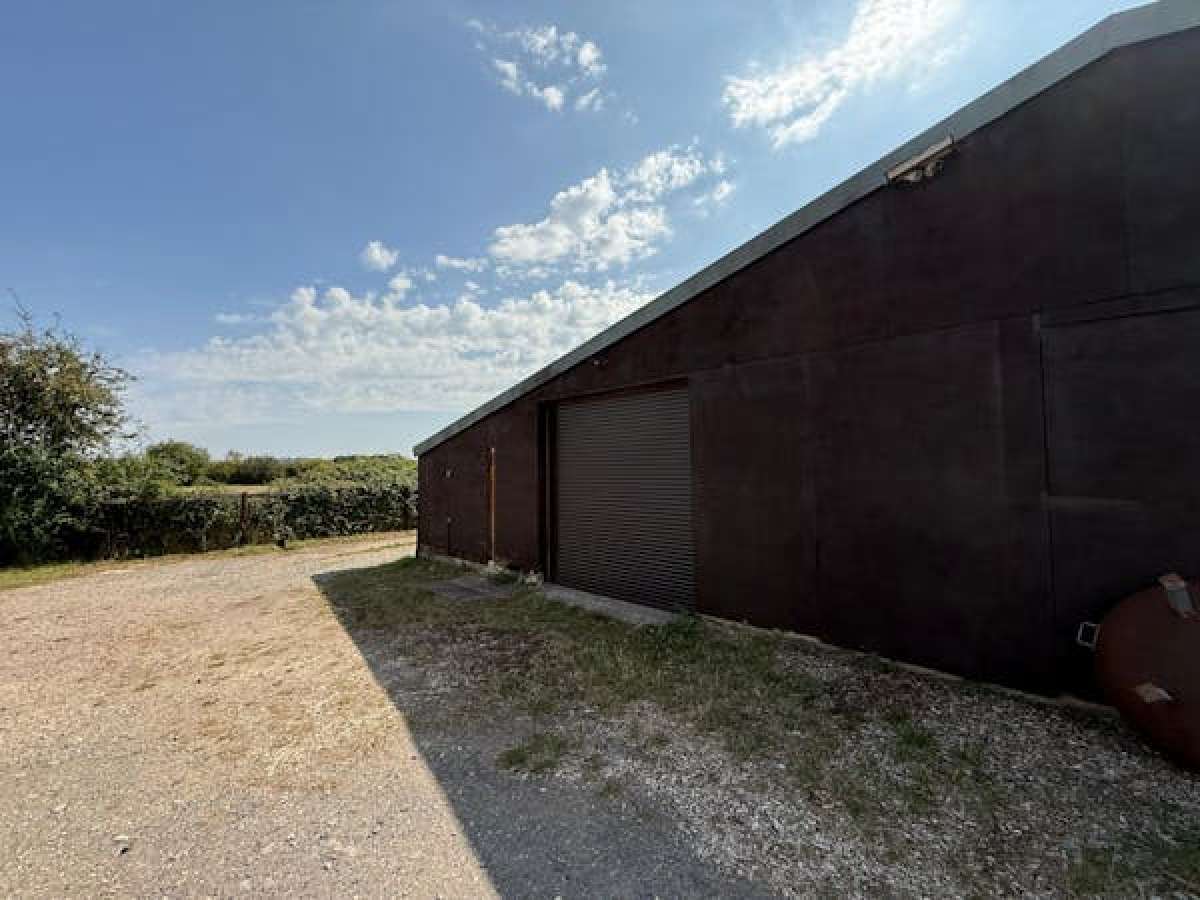 Industrial Unit in Milton Keynes - photo 3