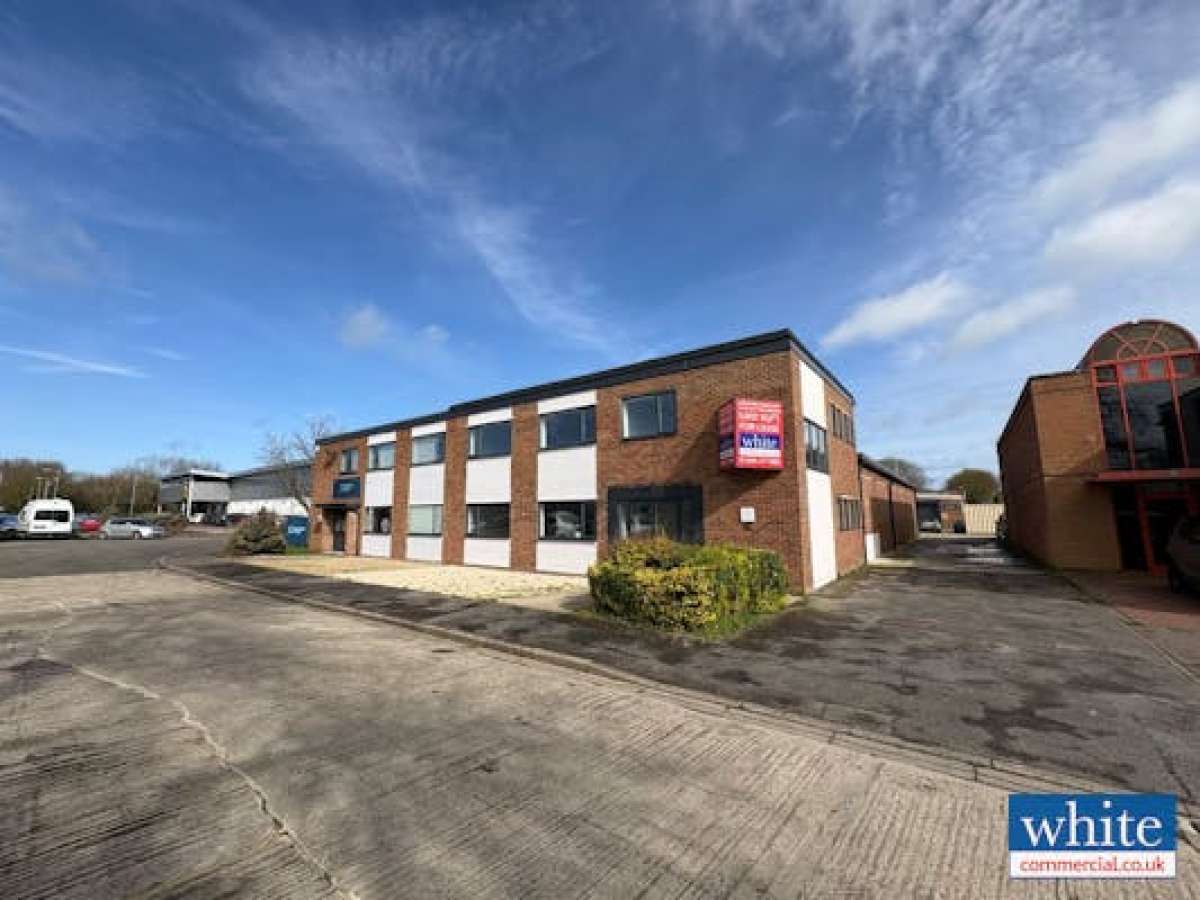 Industrial Unit in Bicester - photo 3