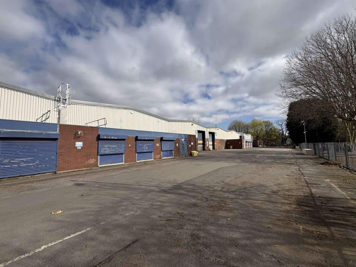 Industrial Unit in Wolverhampton - photo 2