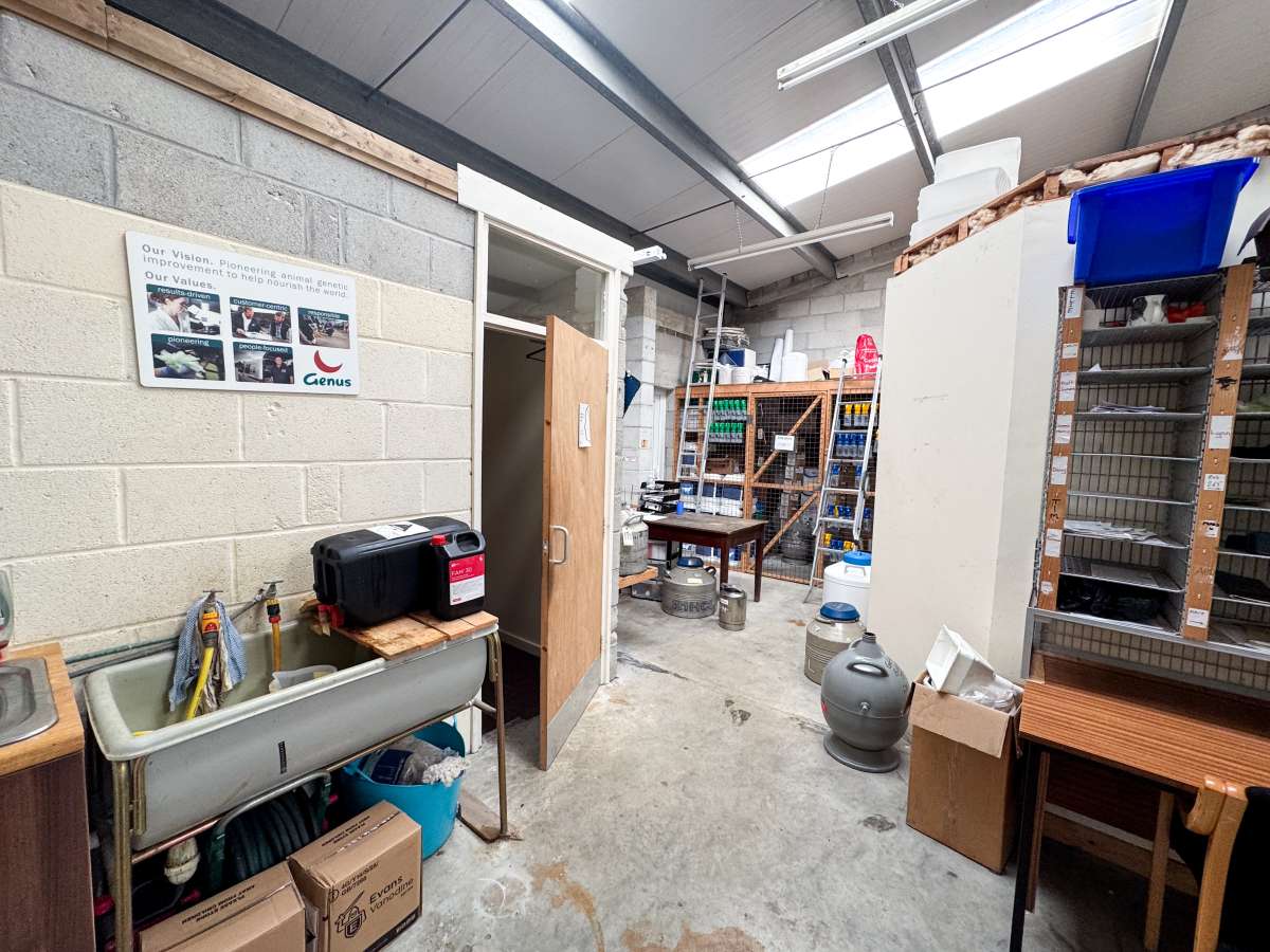 Industrial Unit in Bodmin - photo 4