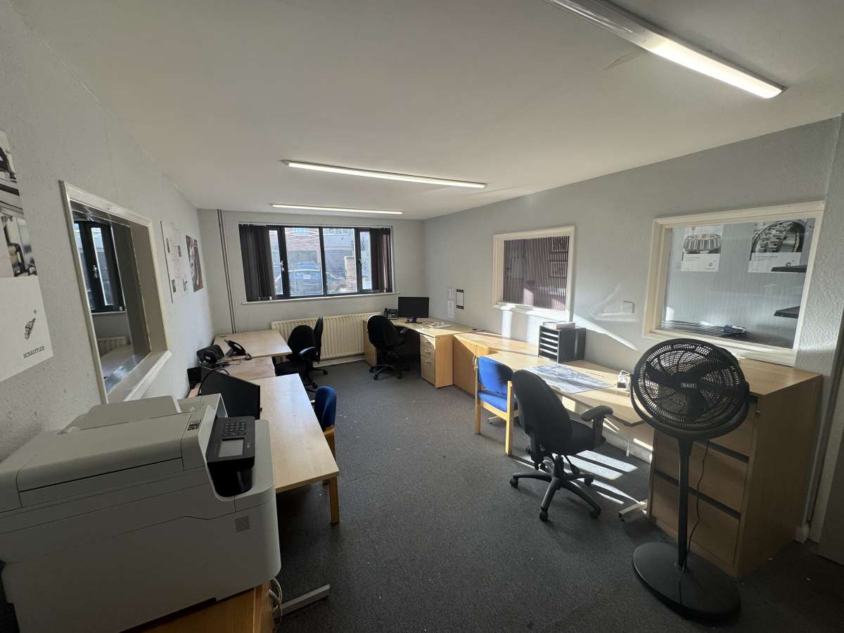 Industrial Unit in Castle Donington - photo 4