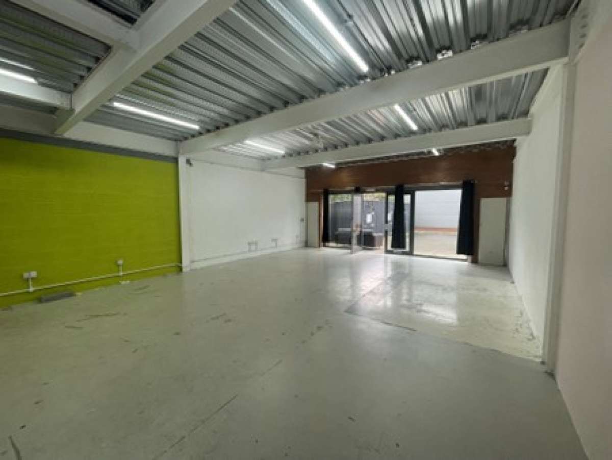 Industrial Unit in Cheetham Hill - photo 3