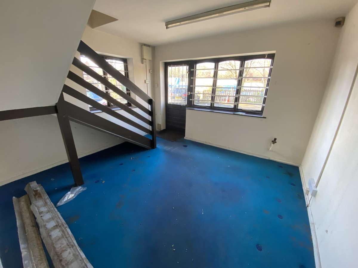 Industrial Unit in Worcester - photo 3