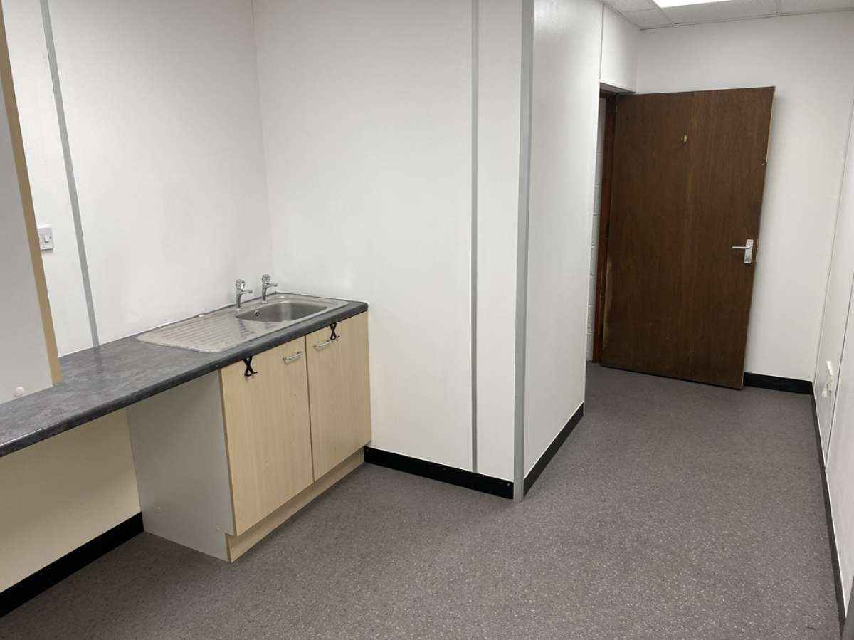 Industrial Unit in Wolverhampton - photo 4