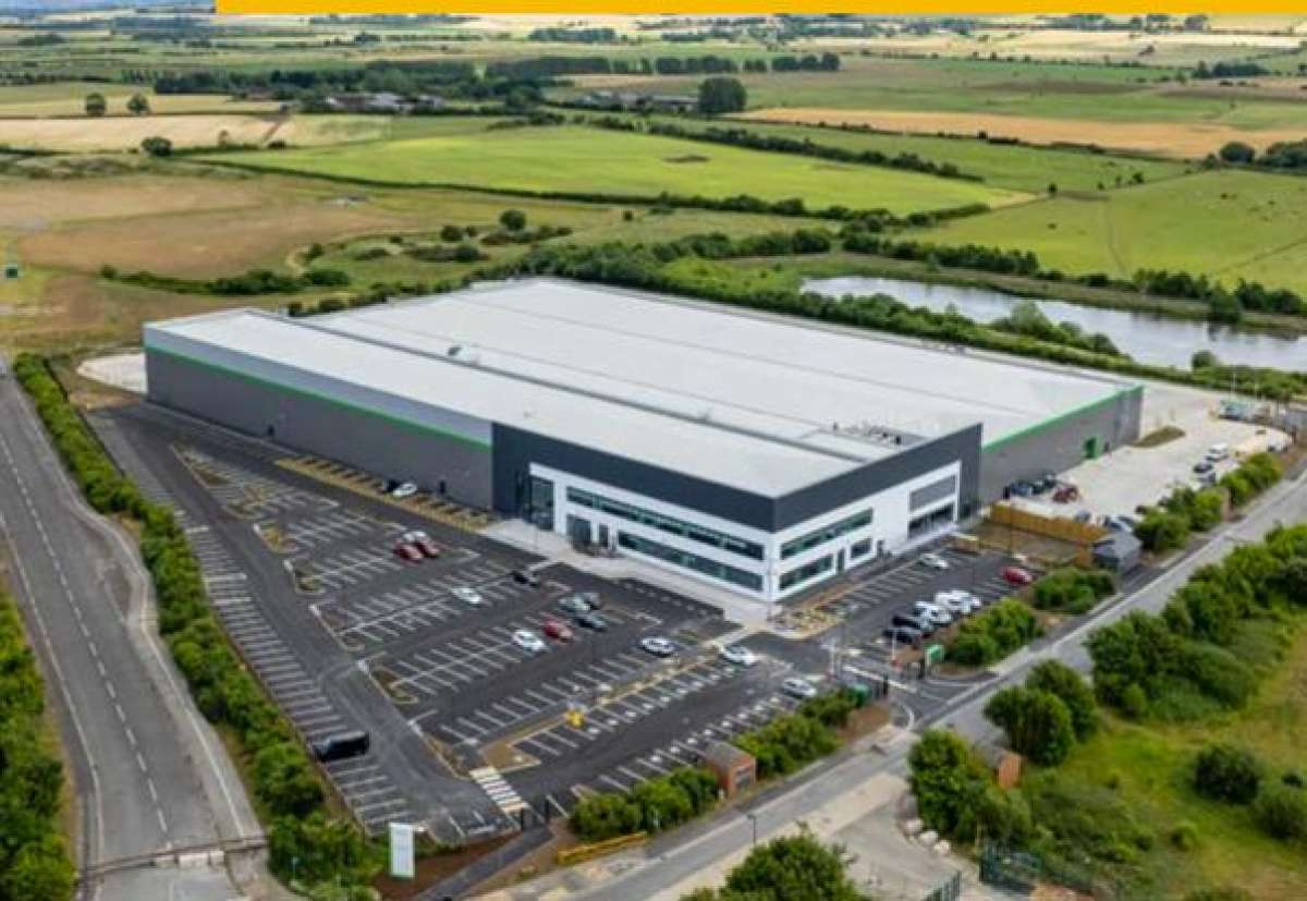 Industrial Unit in Eastfield - photo 2