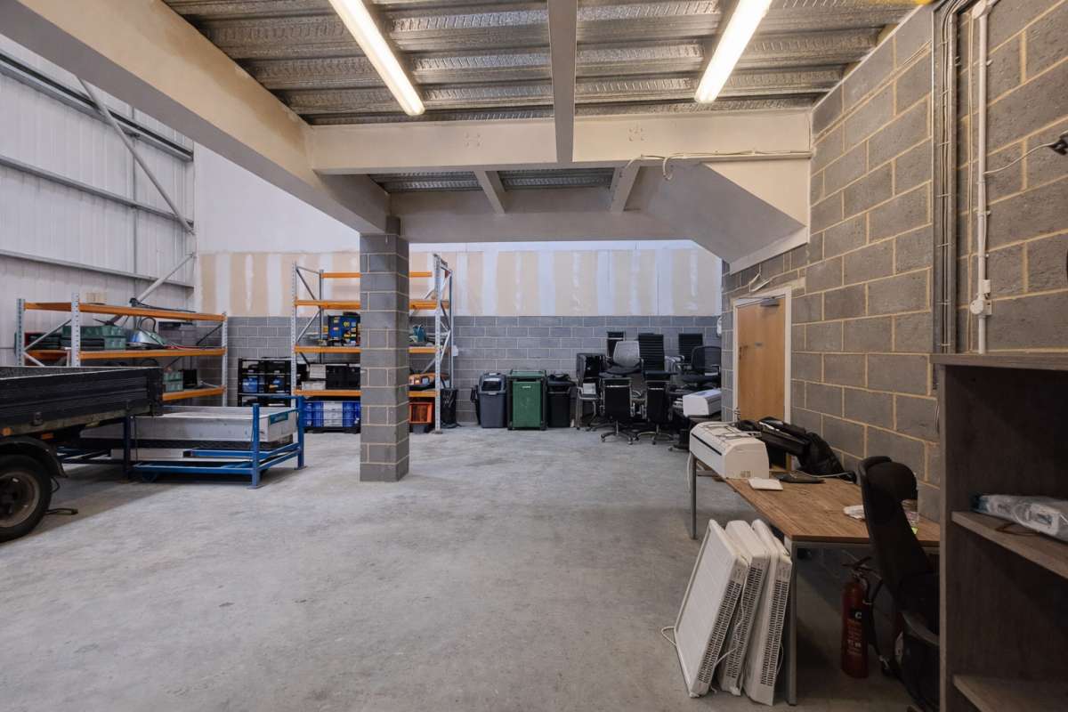 Industrial Unit in Elstree - photo 4