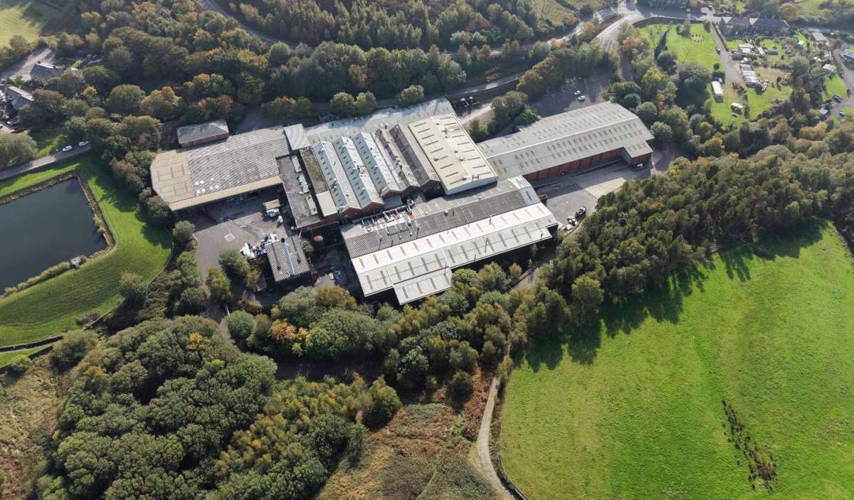 Industrial Unit in Newhey - photo 3