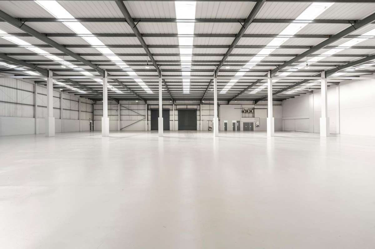 Industrial Unit in Rickmansworth - photo 2
