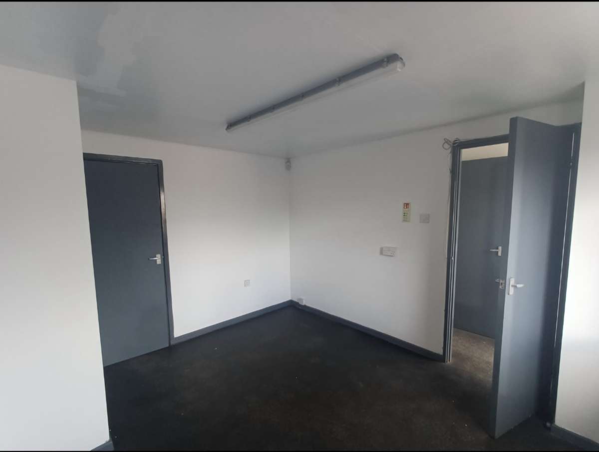Industrial Unit in Treliske - photo 3
