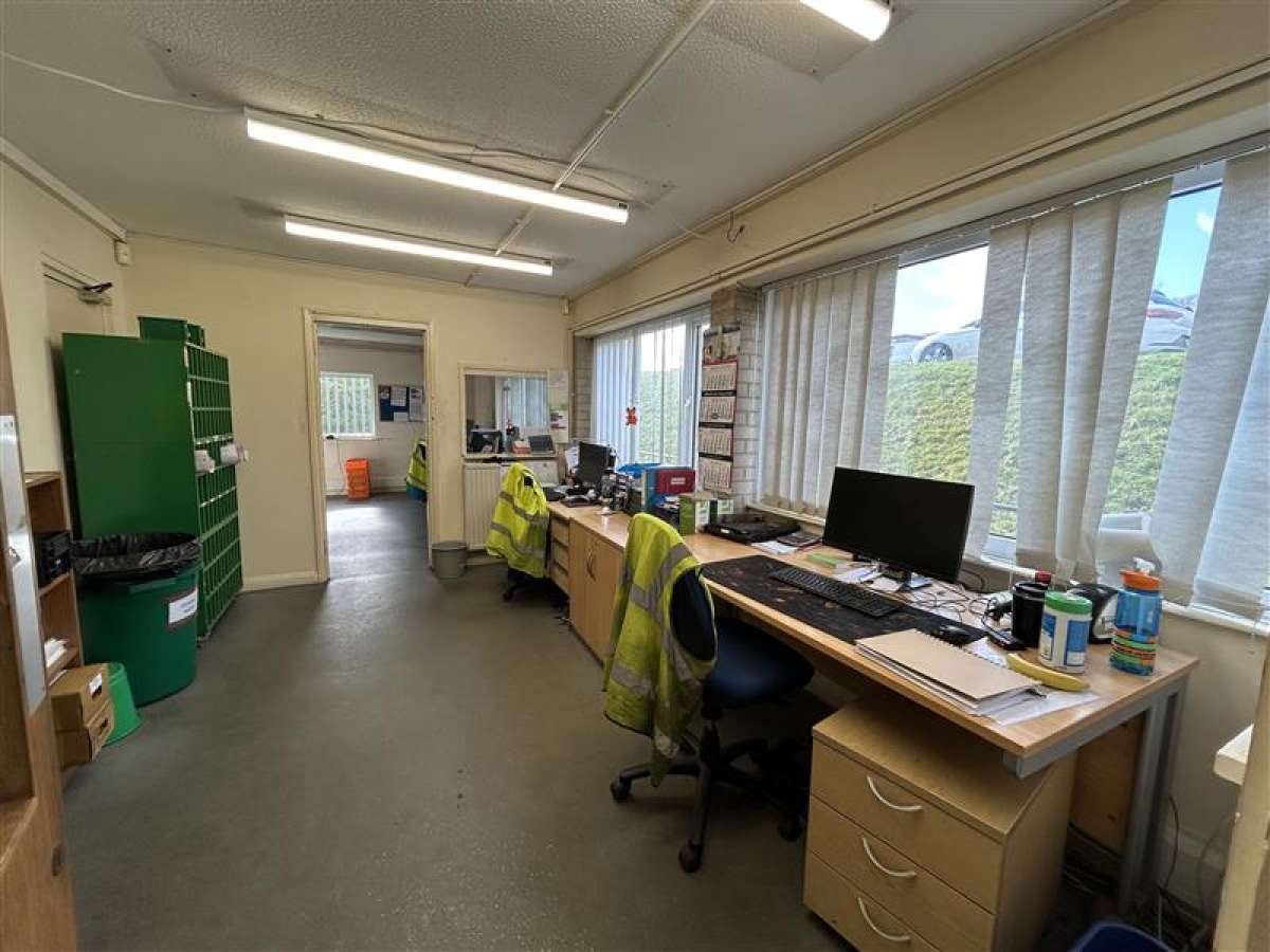 Industrial Unit in Plymouth - photo 4