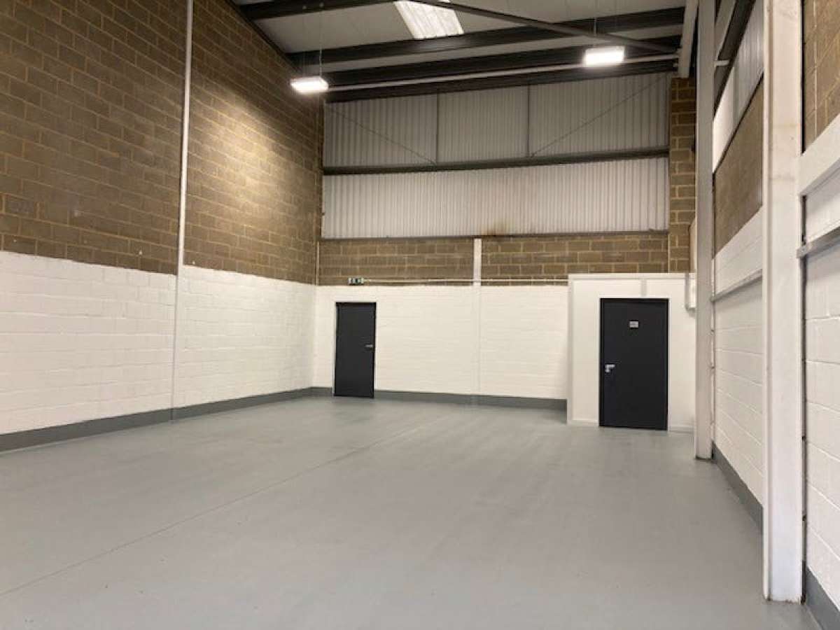 Industrial Unit in Camberley - photo 2