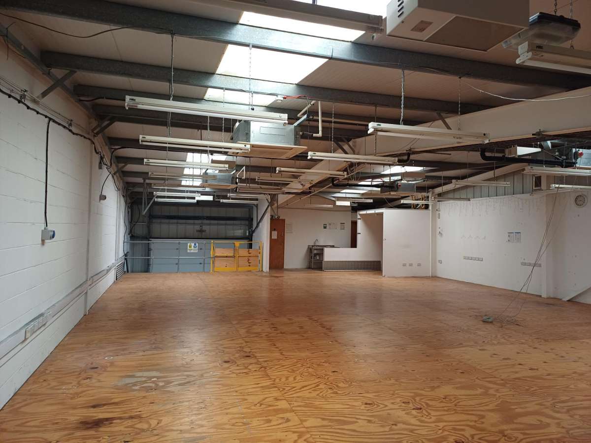 Industrial Unit in Peterborough - photo 3