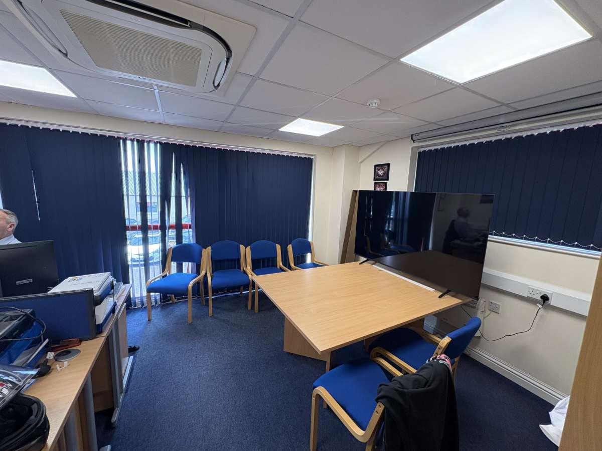 Industrial Unit in Bishops Waltham - photo 3