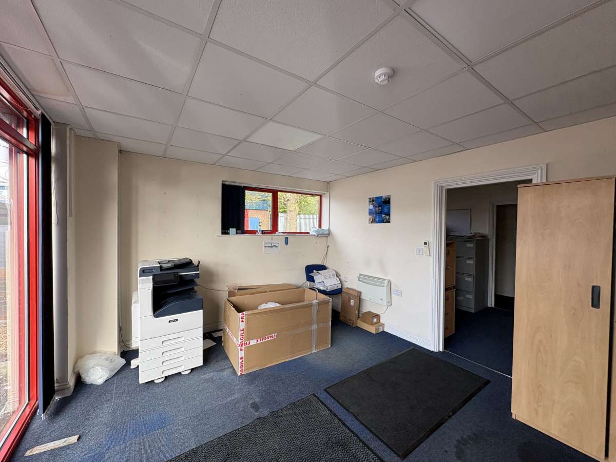 Industrial Unit in Bishops Waltham - photo 4