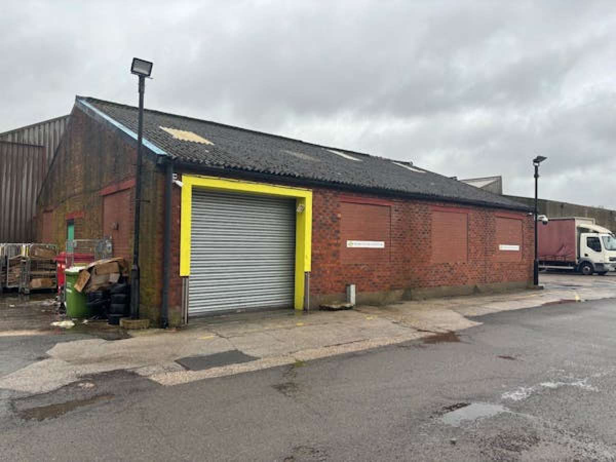 Industrial Unit in Manchester - photo 2
