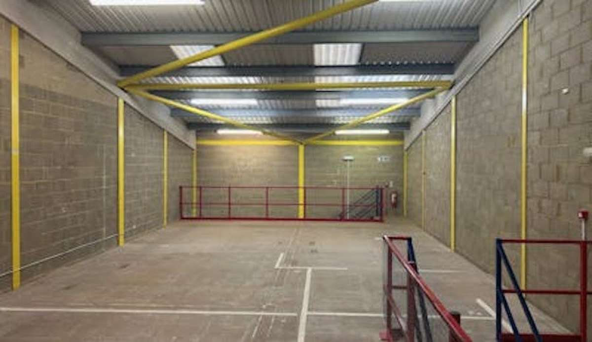 Industrial Unit in Bracknell - photo 3