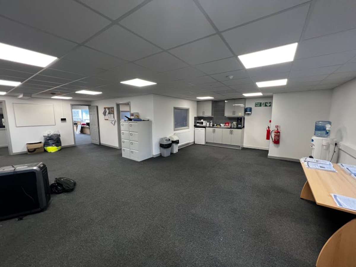 Industrial Unit in Romsey, Hampshire - photo 2