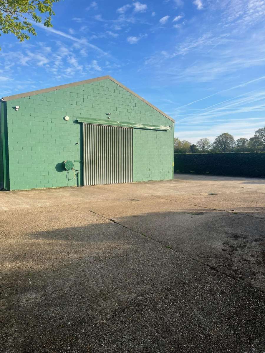 Industrial Unit in Waterlooville - photo 2