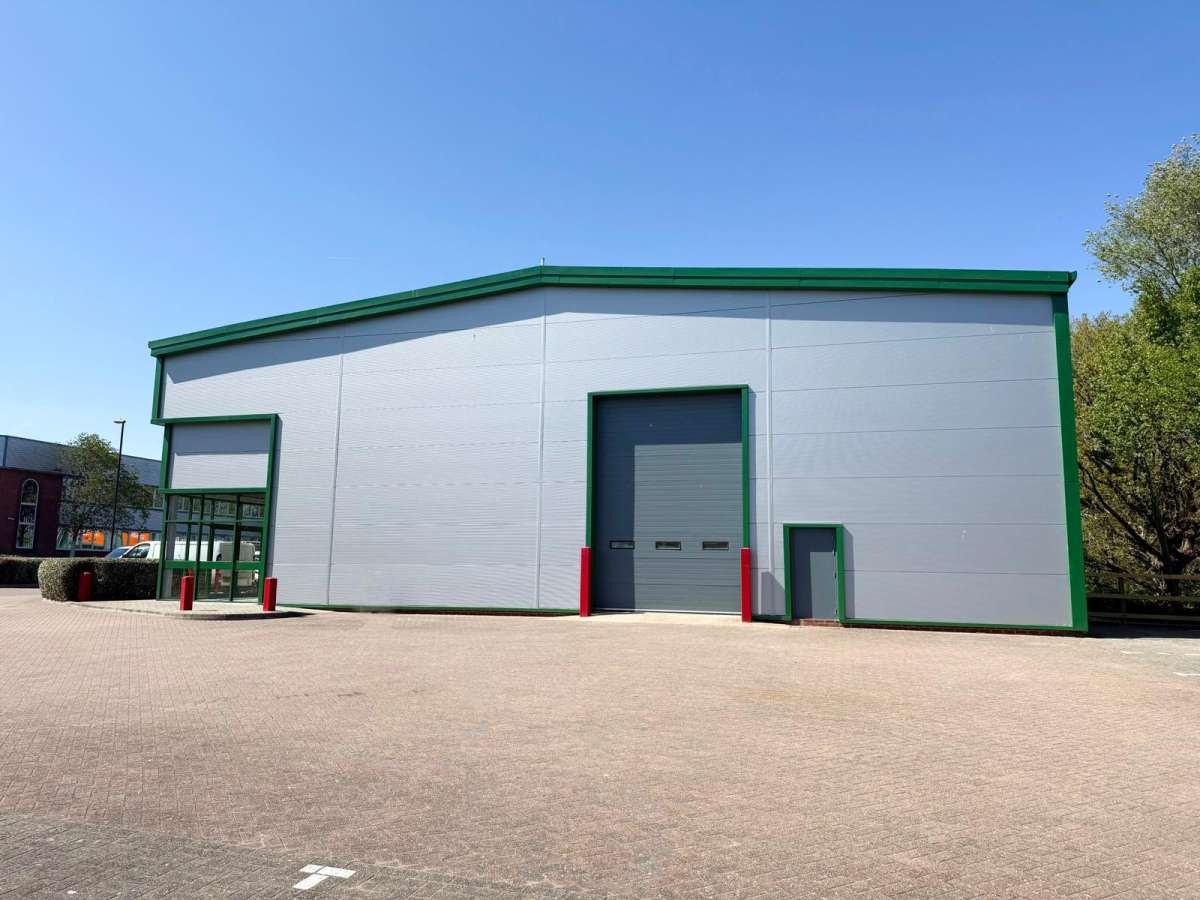 Industrial Unit in Burgess Hill - photo 3