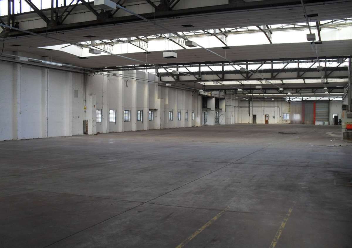 Industrial Unit in West Bromwich - photo 2