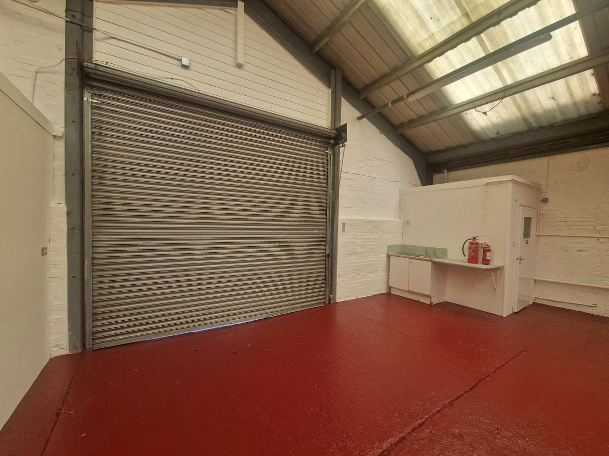 Industrial Unit in Fareham - photo 3