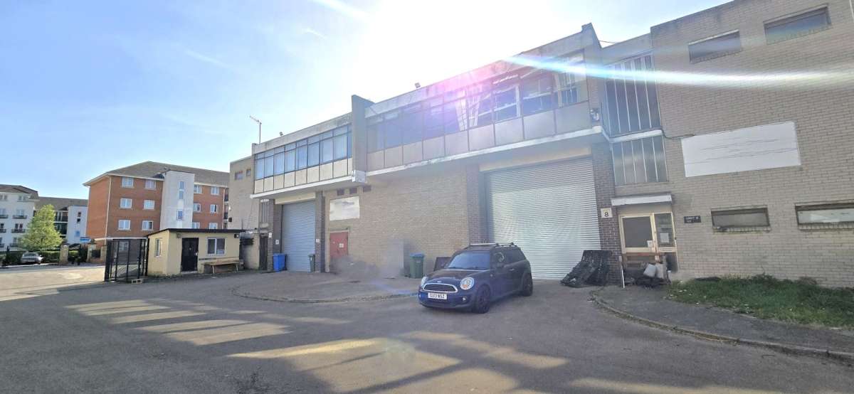 Industrial Unit in London - photo 3