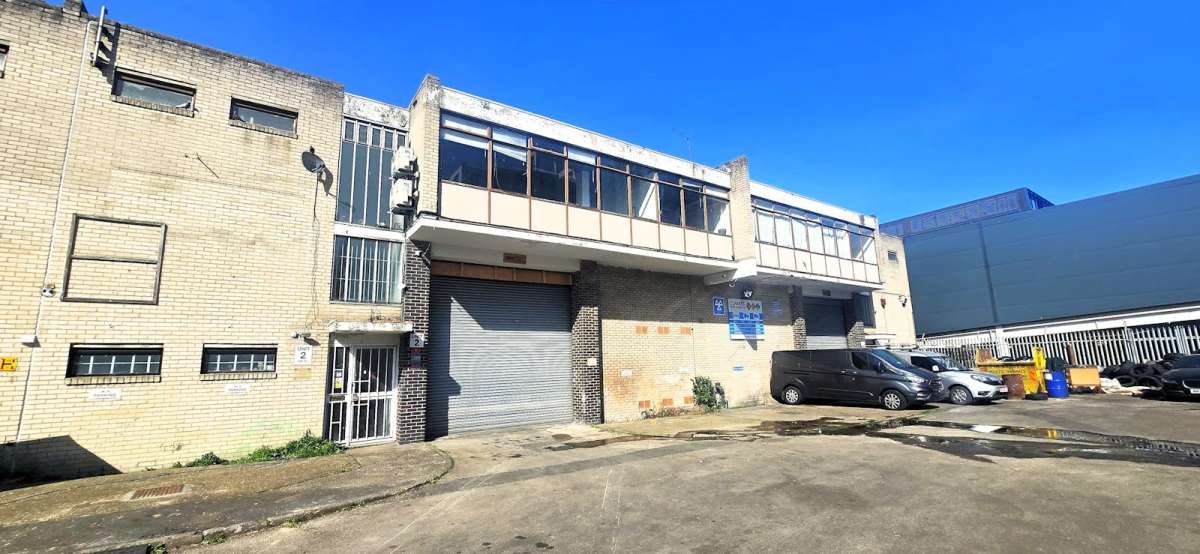 Industrial Unit in London - photo 2