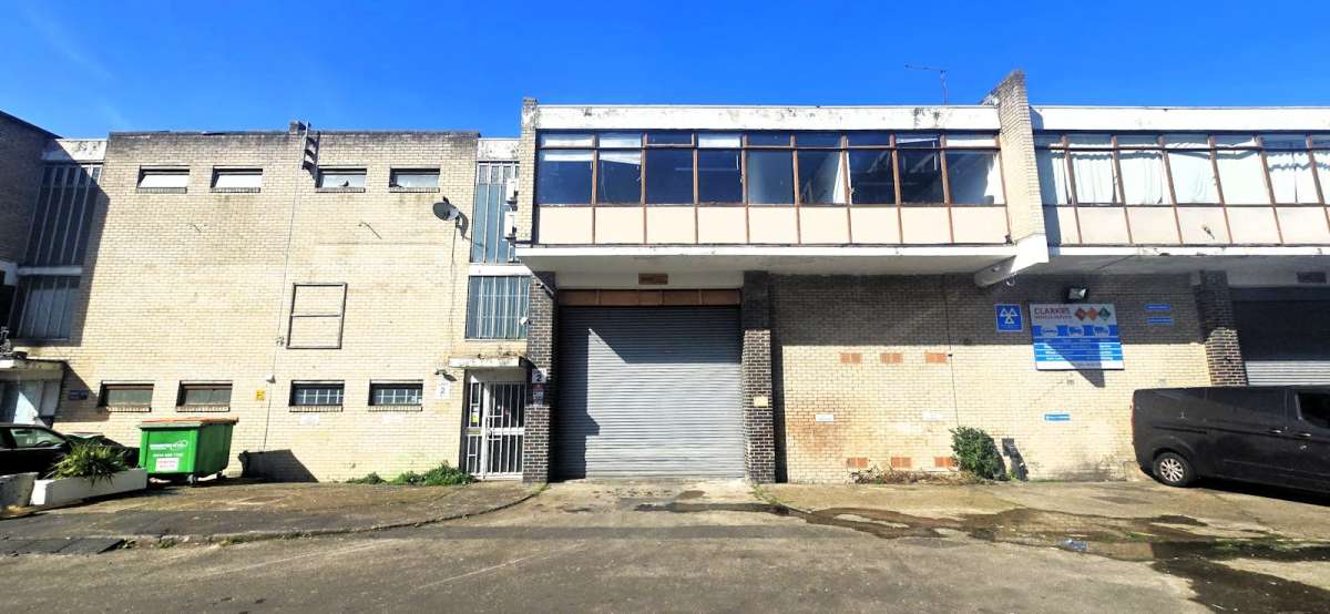 Industrial Unit in London - photo 2