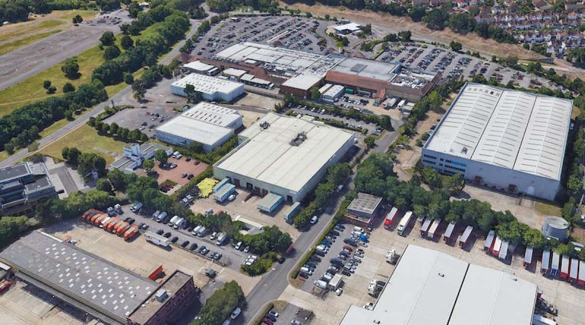 Industrial Unit in Weybridge - photo 3