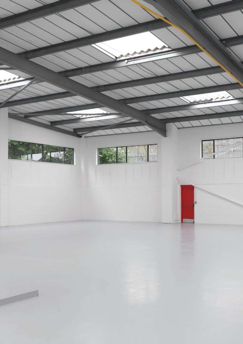 Industrial Unit in Wokingham - photo 3