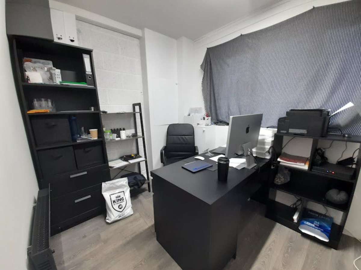 Industrial Unit in Basingstoke - photo 2