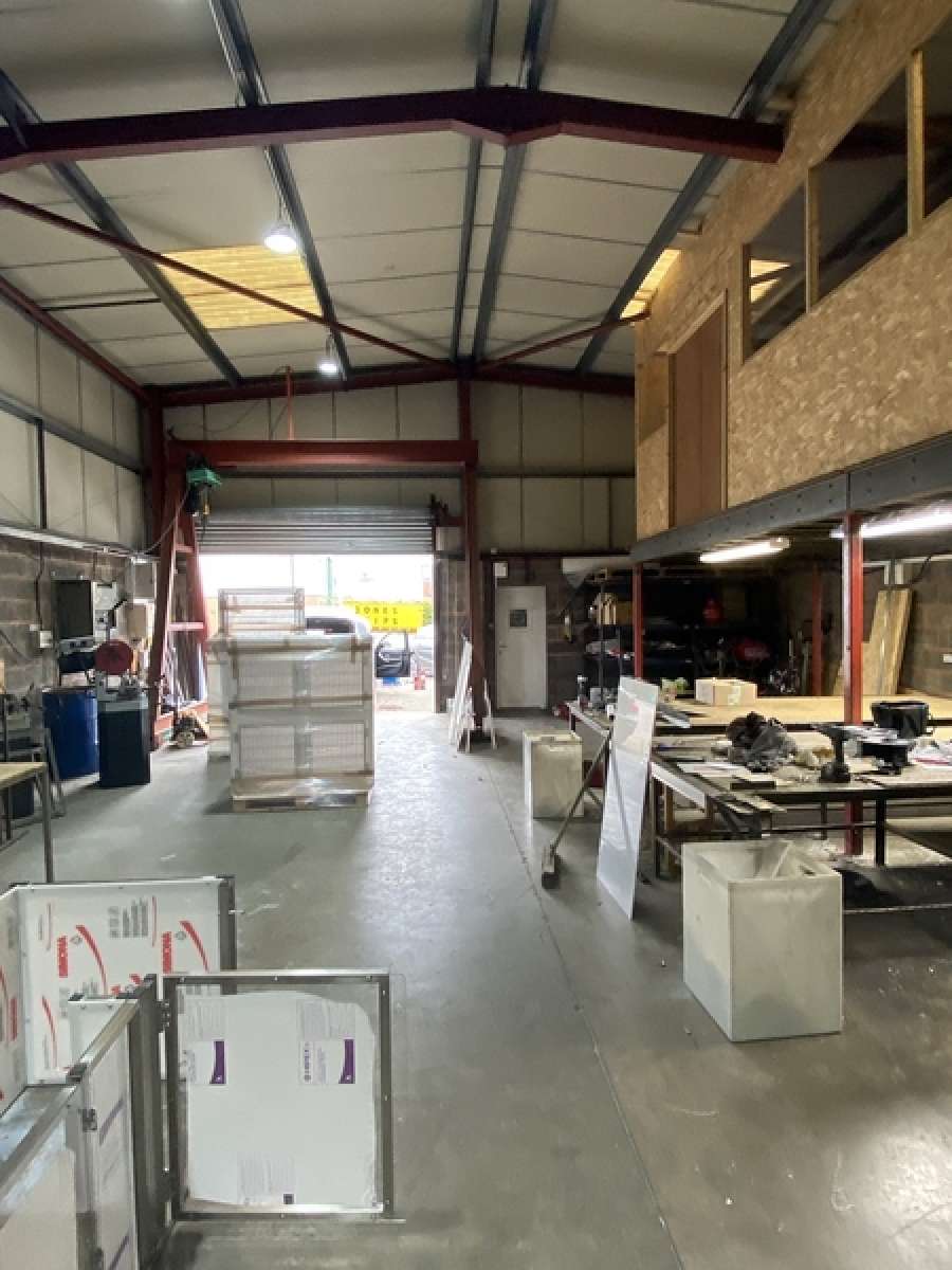 Industrial Unit in Wolverhampton - photo 2