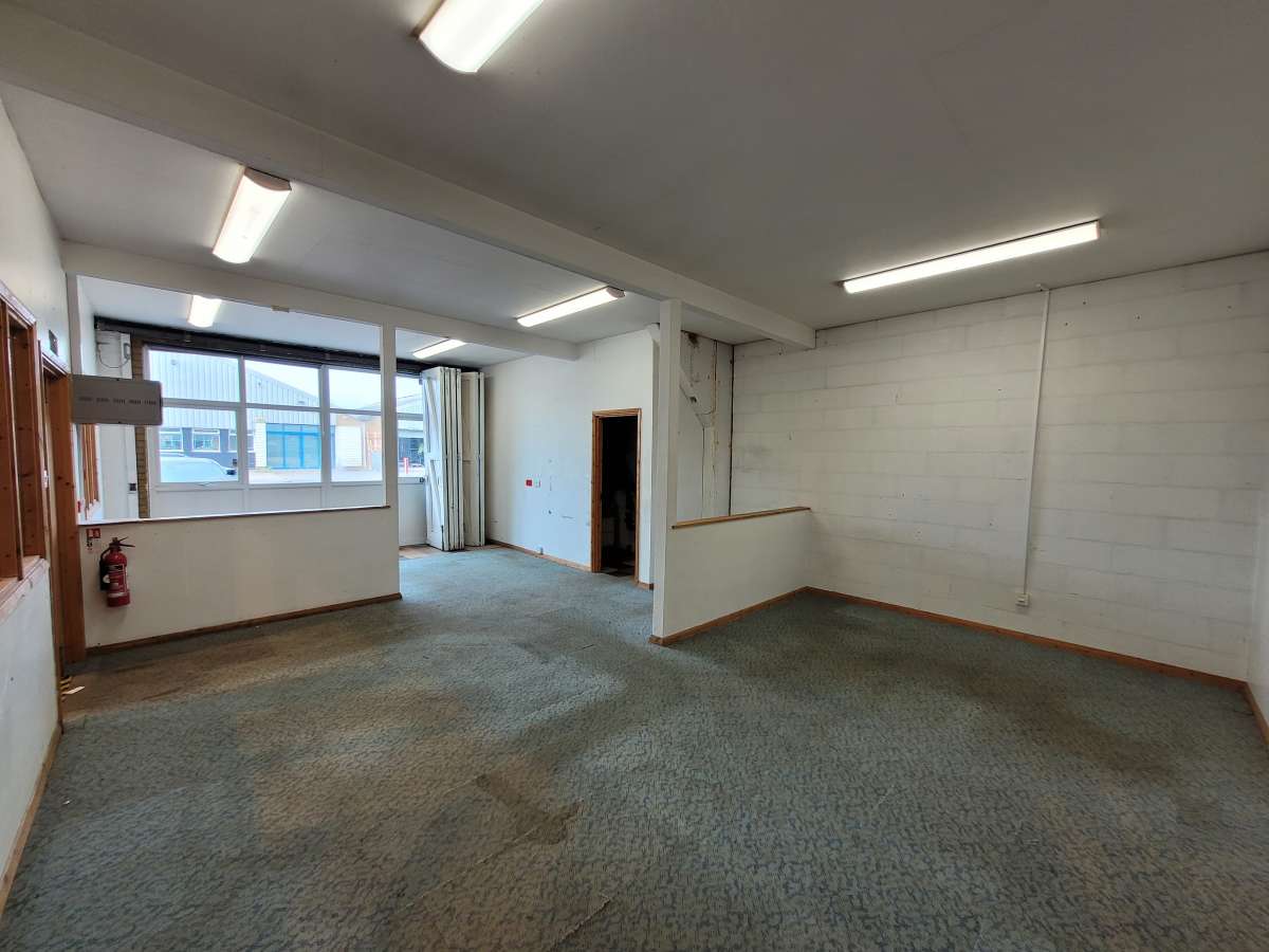 Industrial Unit in St Neots - photo 4