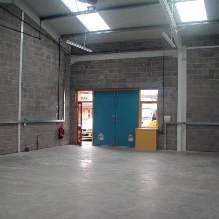Industrial Unit in Basingstoke - photo 3