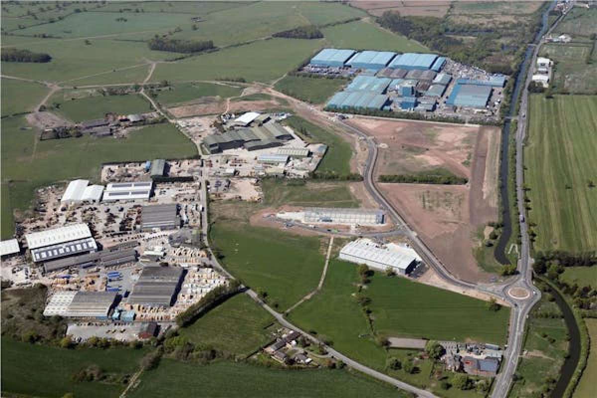 Land in Wardle