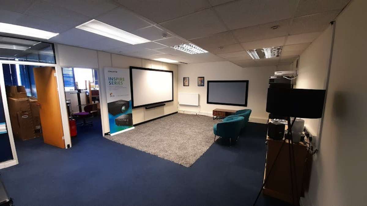 Office in Tadley - photo 3