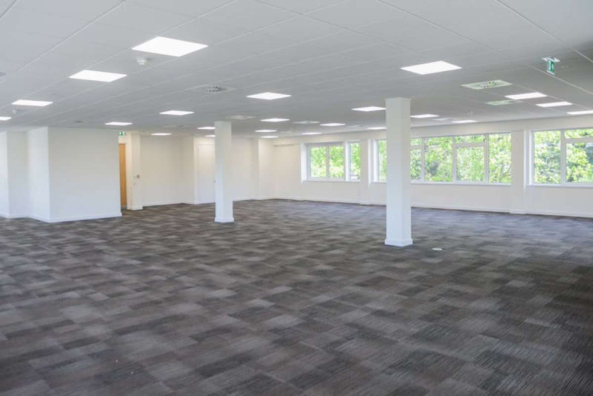 Office in Frimley - photo 4