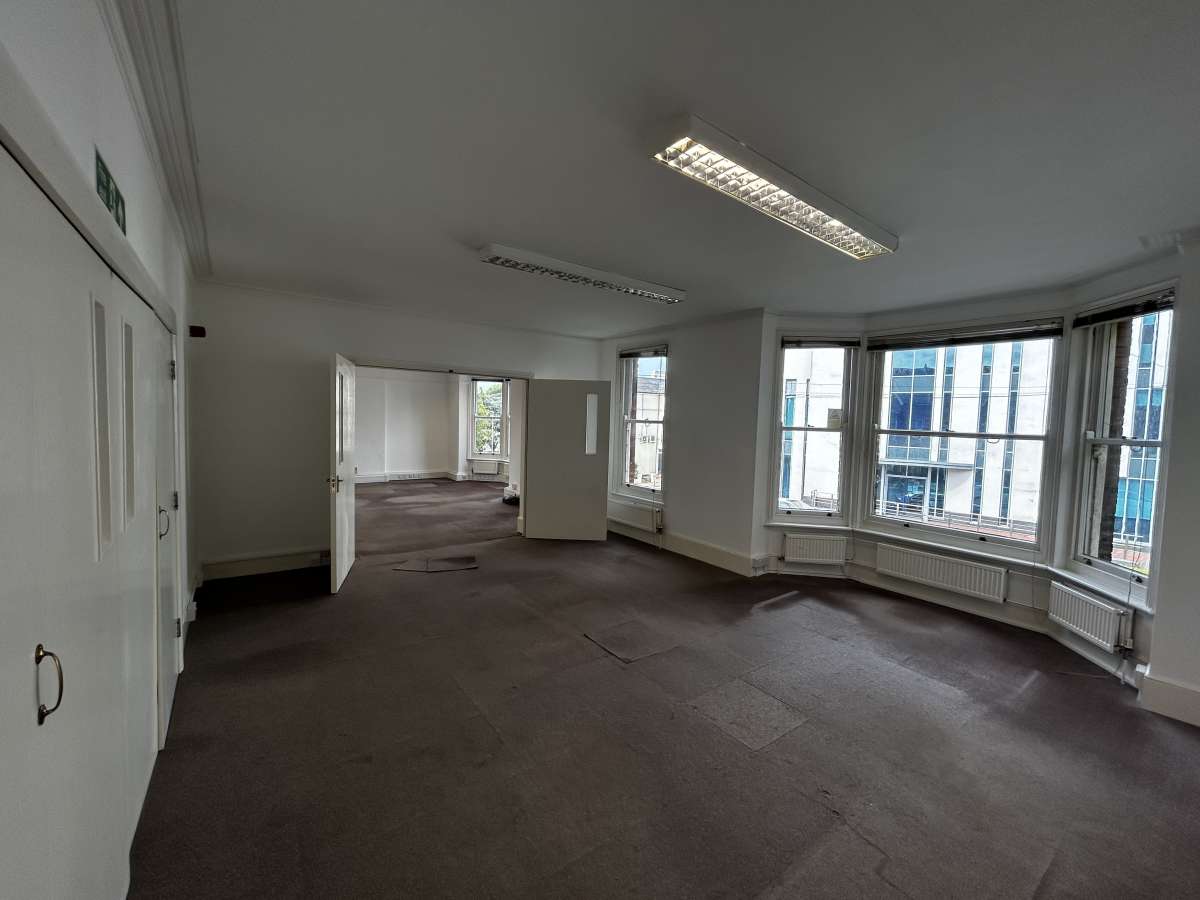 Office in Ashford - photo 2