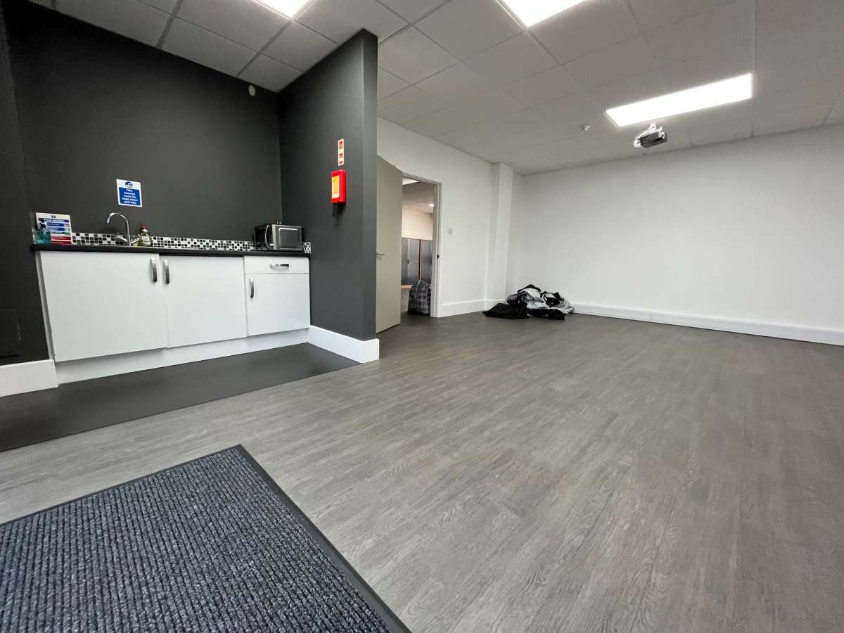 Office in Colchester - photo 3