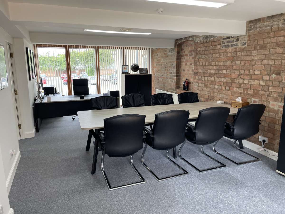 Office in Burton On Trent - photo 2