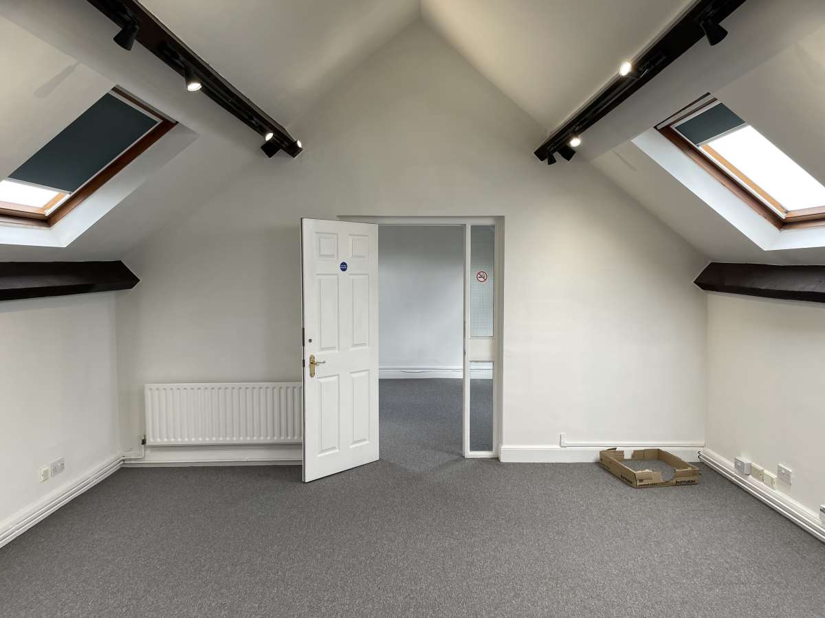 Office in Burton On Trent - photo 4