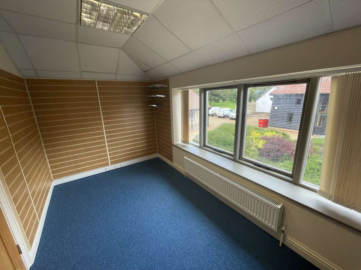 Office in Ely - photo 3