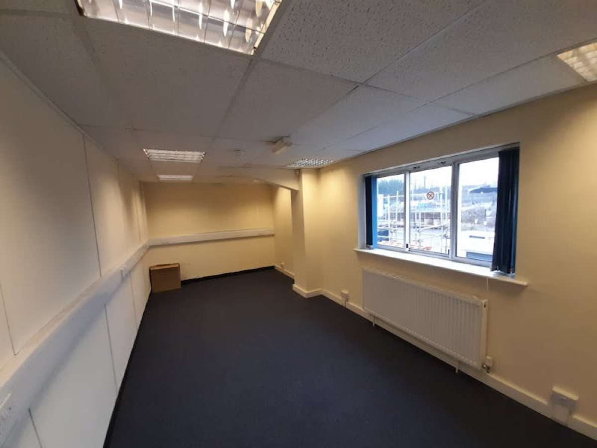 Office in Basingstoke - photo 2