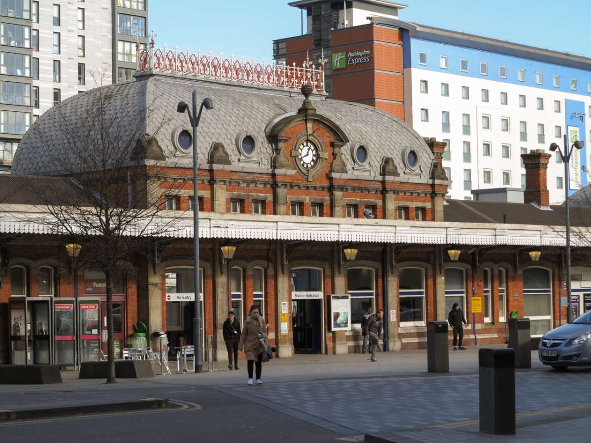 Office in Slough - photo 2