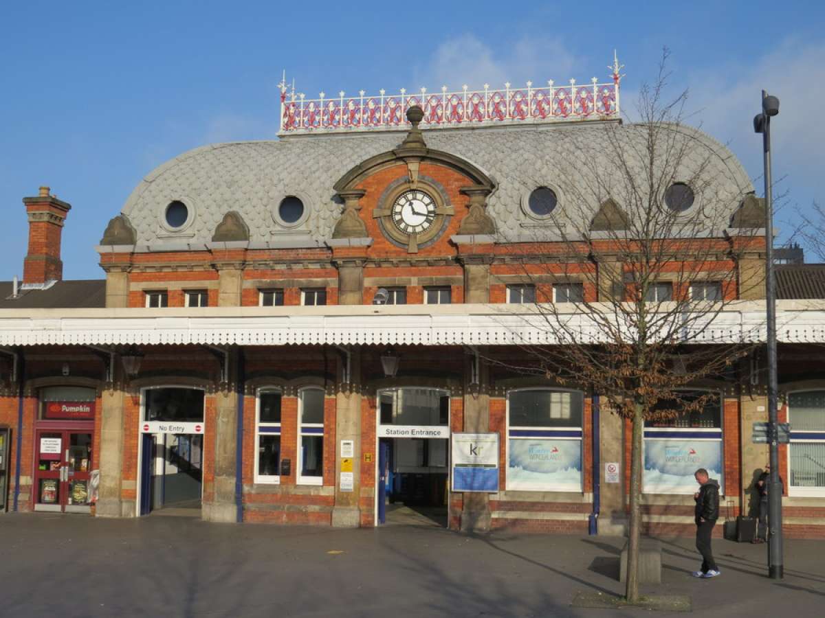 Office in Slough - photo 3